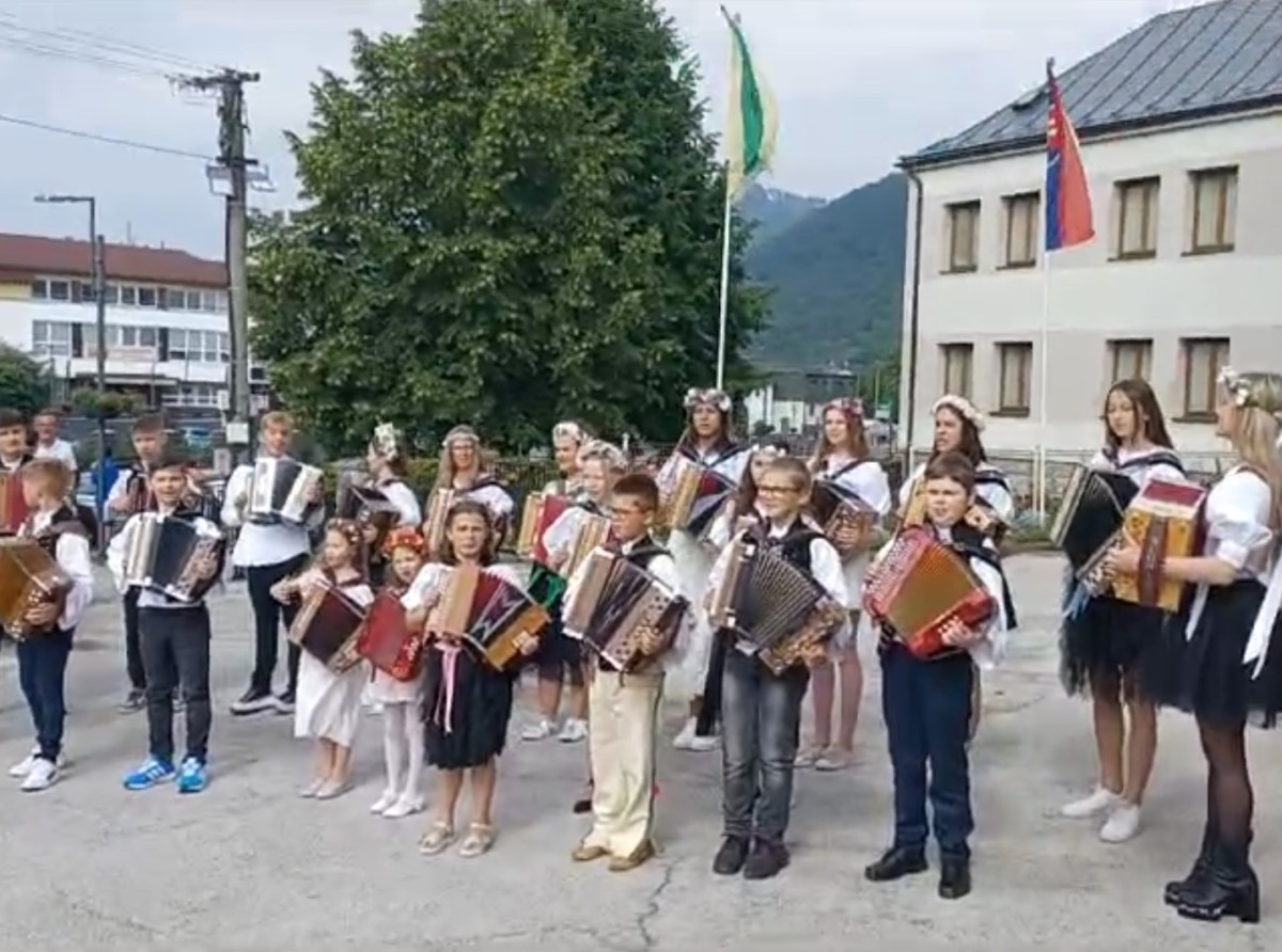 CMD - Alexandra Ondrušová s heligonkármi Akademie muzika