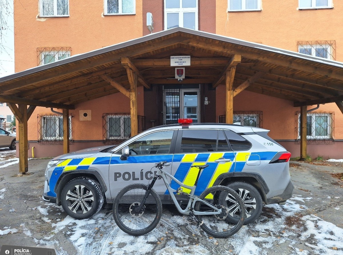 Terchovskí policajti objasnili dve krádeže a vypátrali bicykel za 7.000 EUR