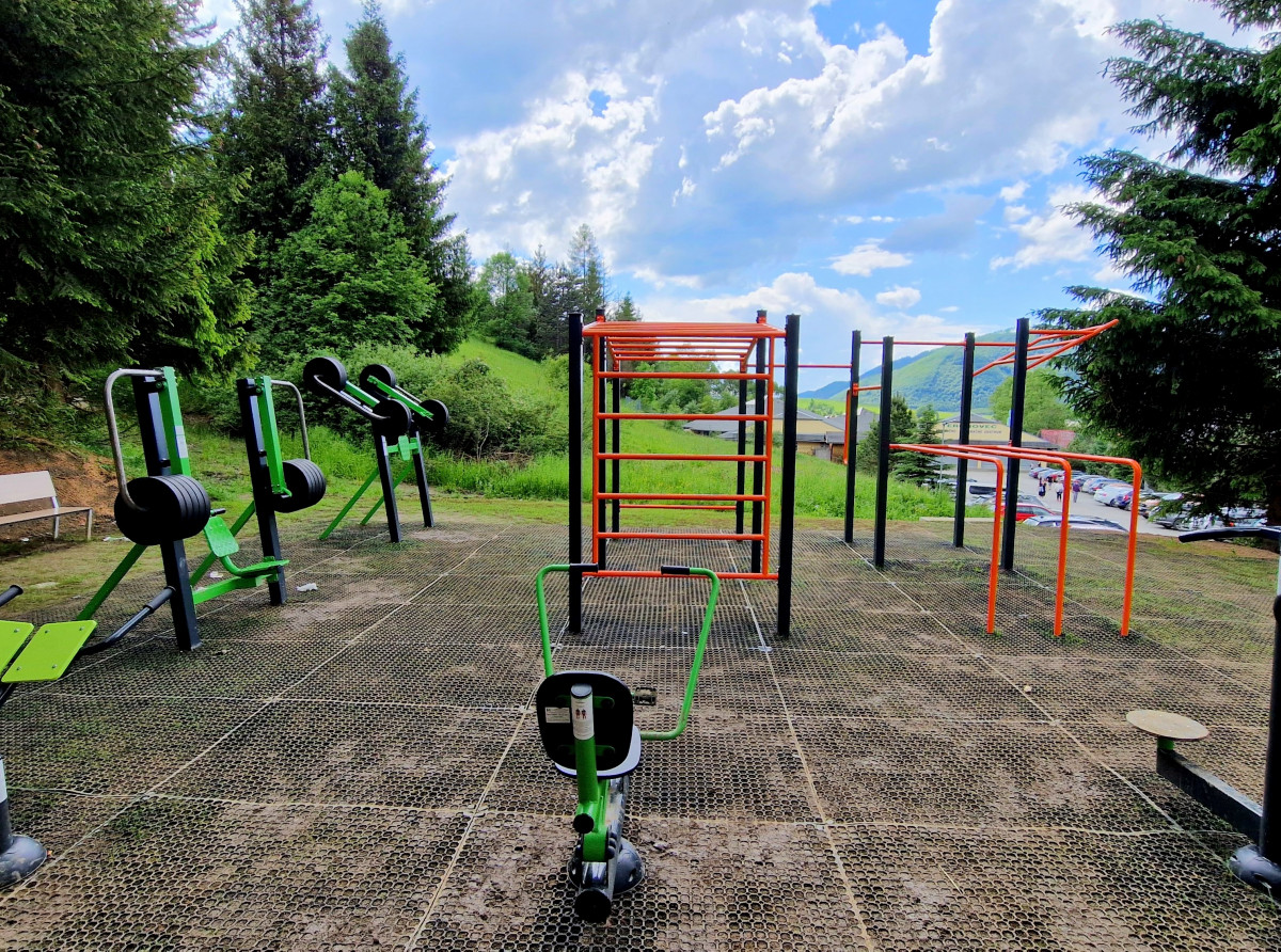 Workoutové a fitnes ihrisko pri Relaxačno-informačnom centri v Terchovej
