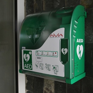 Prijatie daru - elektronický defibrilátor AED