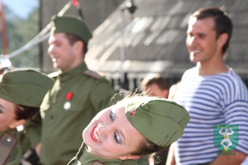 Kalinka & Desmod 32