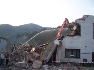 Búranie požiarnej zbrojnice 110