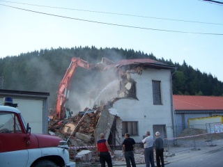 Búranie požiarnej zbrojnice 104