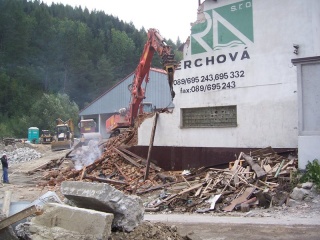 Búranie požiarnej zbrojnice 67