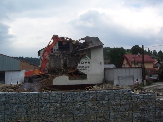 Búranie požiarnej zbrojnice 70