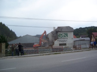 Búranie požiarnej zbrojnice 54