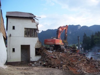 Búranie požiarnej zbrojnice 92