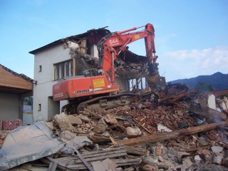 Búranie požiarnej zbrojnice 89