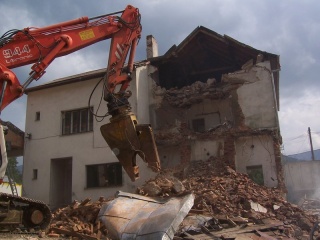 Búranie požiarnej zbrojnice 39