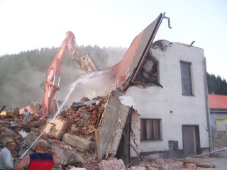 Búranie požiarnej zbrojnice 105