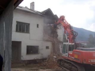 Búranie požiarnej zbrojnice 36