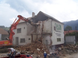 Búranie požiarnej zbrojnice 33