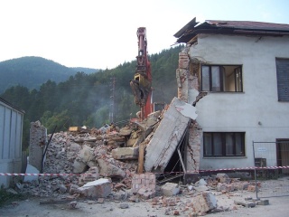 Búranie požiarnej zbrojnice 86