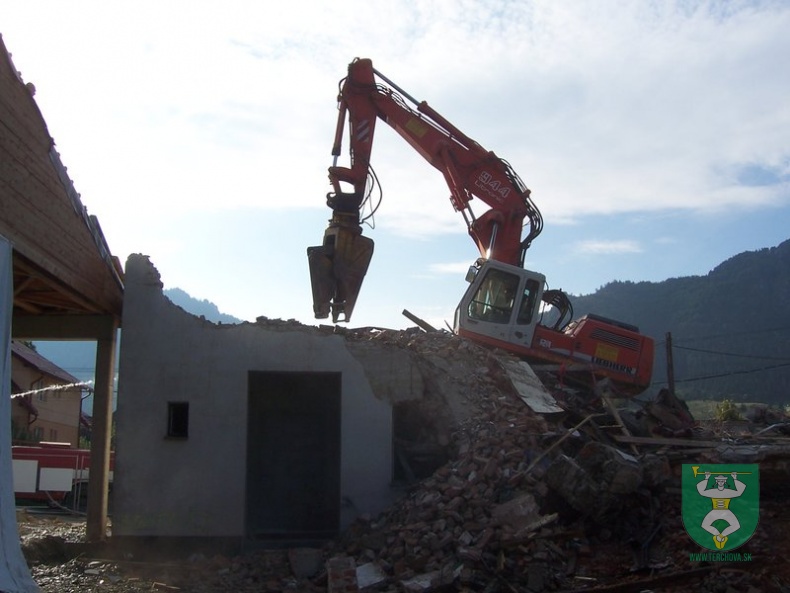 Búranie požiarnej zbrojnice 17