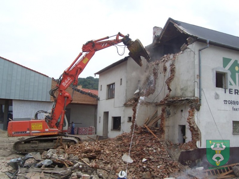 Búranie požiarnej zbrojnice 28