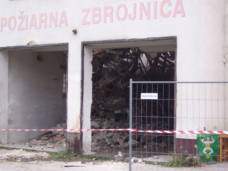 Búranie požiarnej zbrojnice 77
