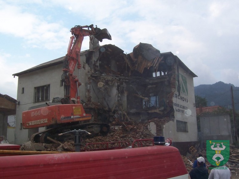 Búranie požiarnej zbrojnice 62