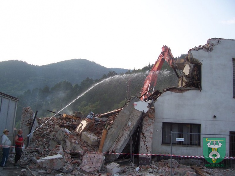 Búranie požiarnej zbrojnice 110