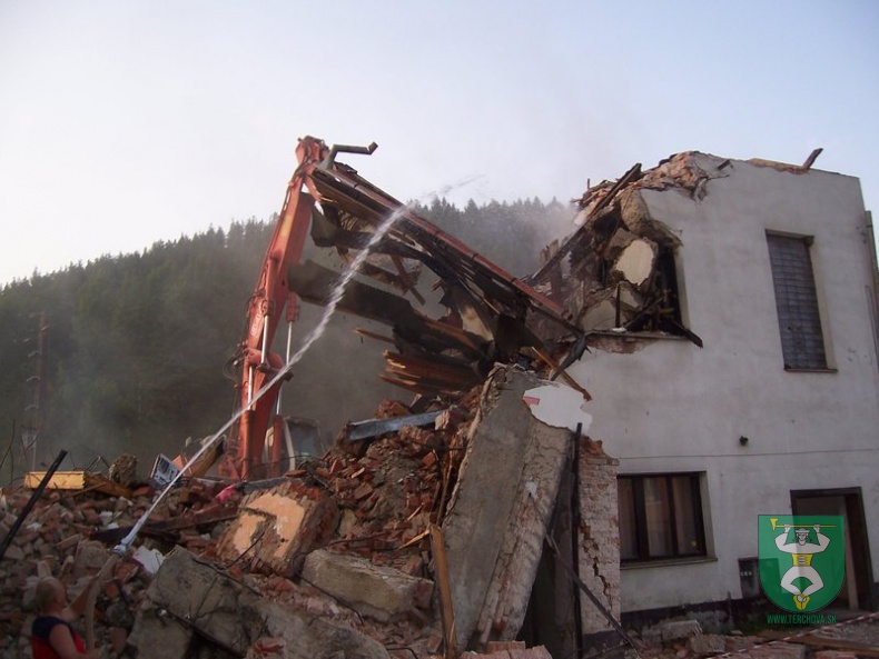 Búranie požiarnej zbrojnice 108