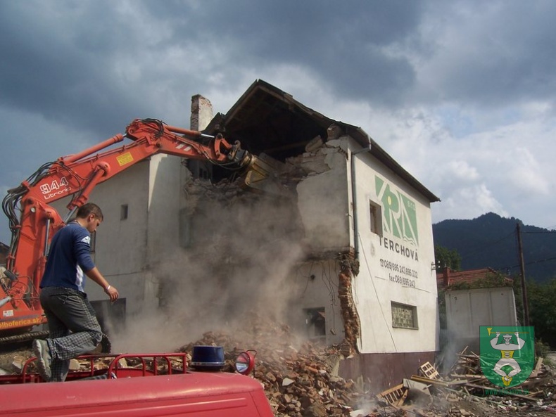 Búranie požiarnej zbrojnice 40
