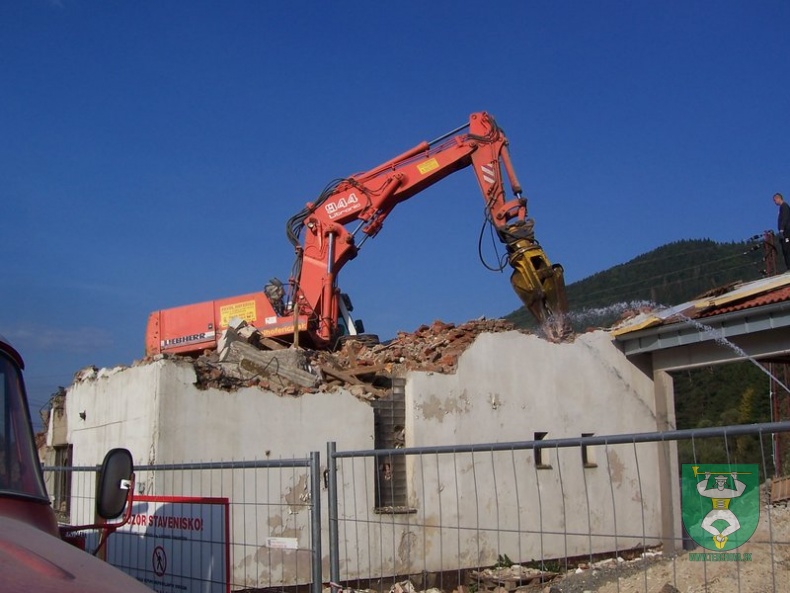 Búranie požiarnej zbrojnice 10