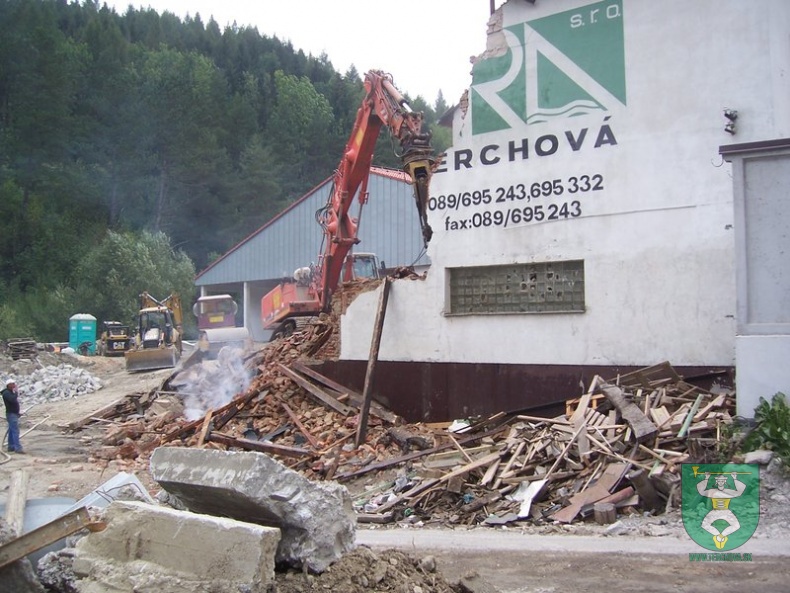 Búranie požiarnej zbrojnice 67