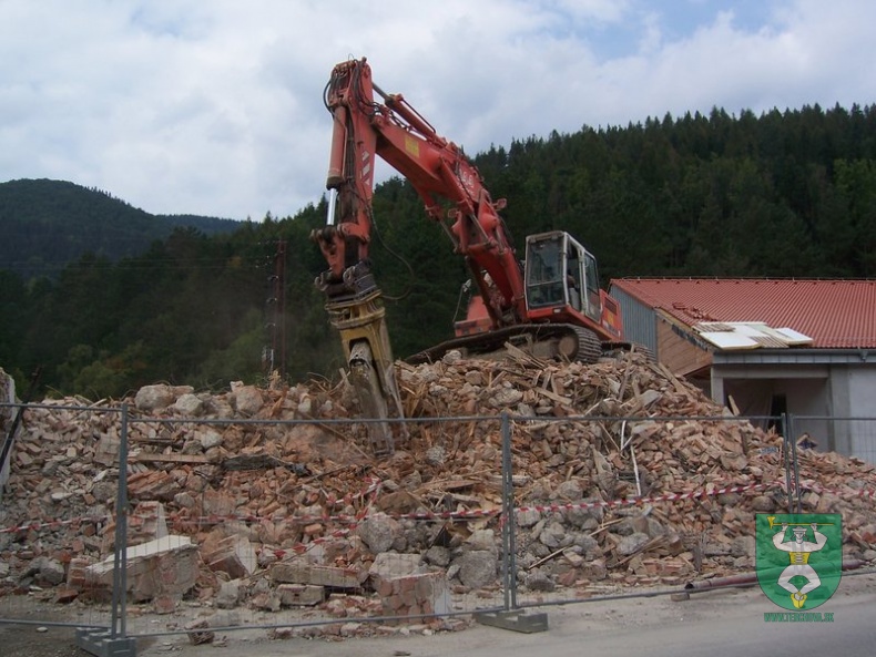 Búranie požiarnej zbrojnice 19