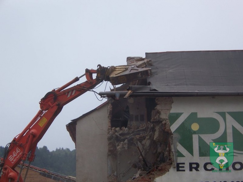 Búranie požiarnej zbrojnice 50