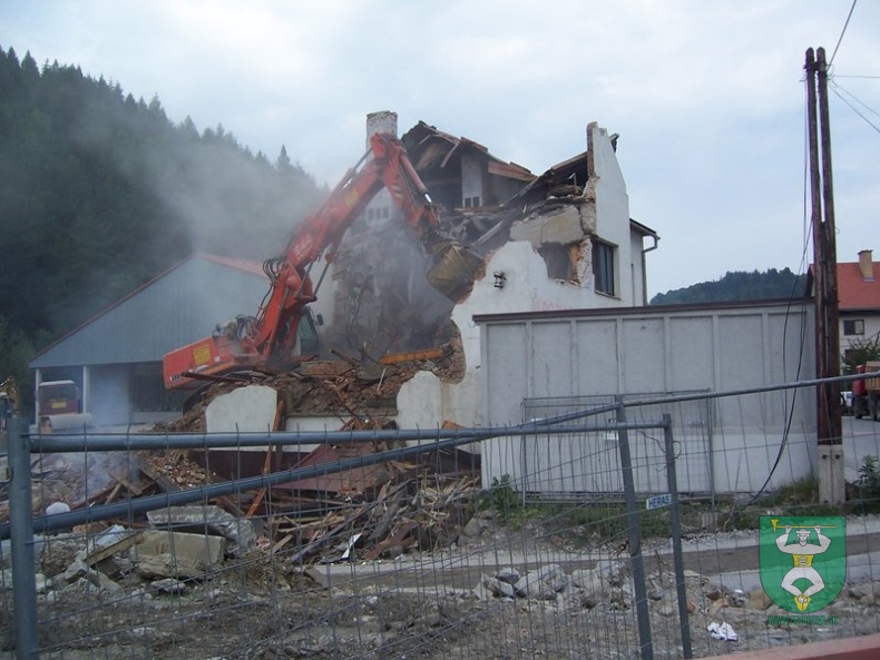 Búranie požiarnej zbrojnice 84