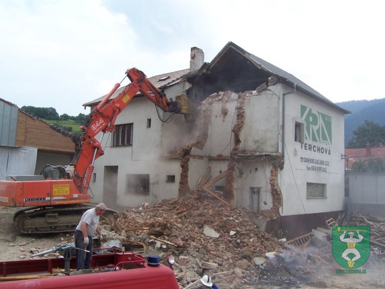 Búranie požiarnej zbrojnice 32