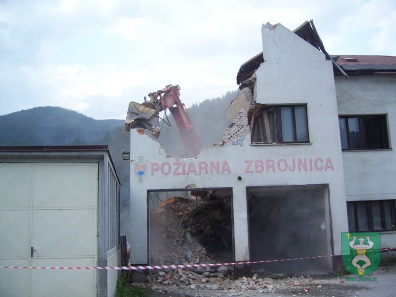 Búranie požiarnej zbrojnice 85