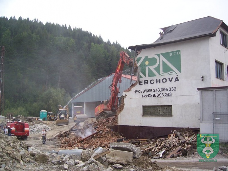 Búranie požiarnej zbrojnice 51