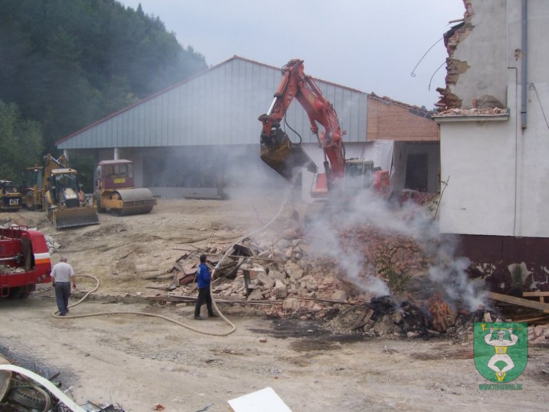 Búranie požiarnej zbrojnice 82