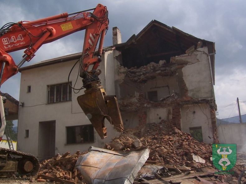 Búranie požiarnej zbrojnice 39