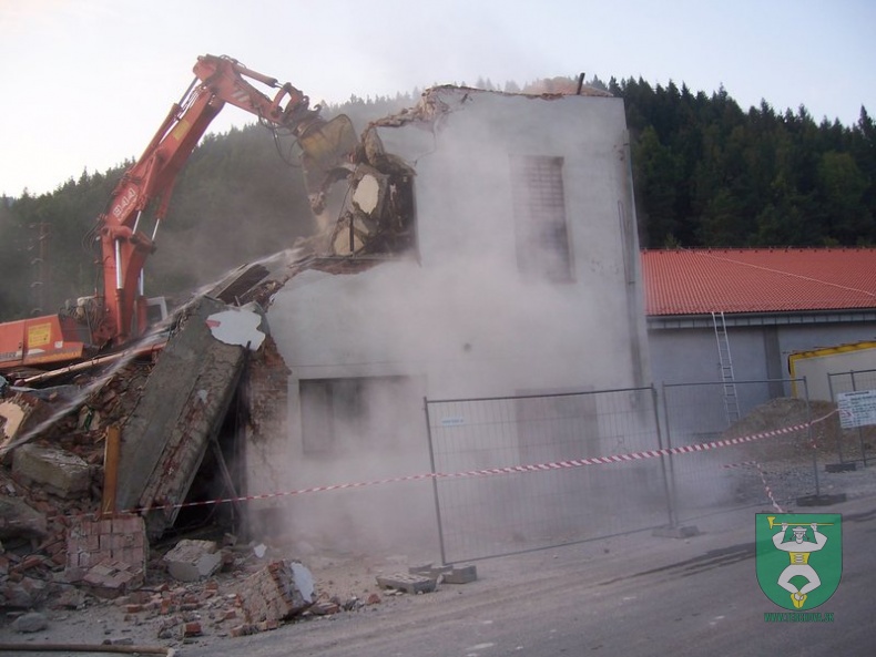 Búranie požiarnej zbrojnice 112