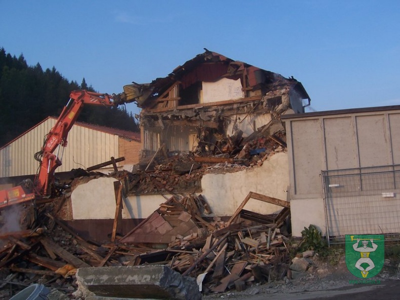 Búranie požiarnej zbrojnice 99