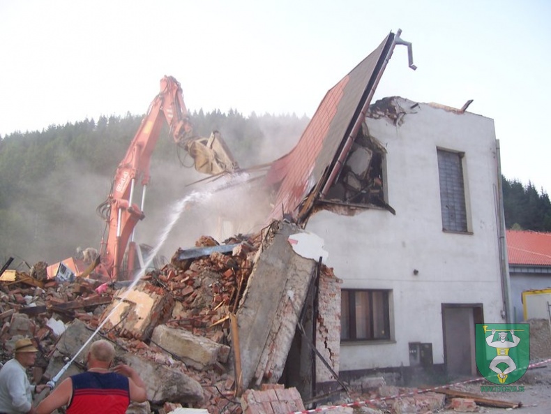 Búranie požiarnej zbrojnice 105