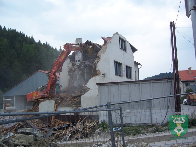 Búranie požiarnej zbrojnice 80