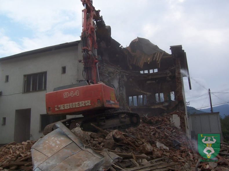 Búranie požiarnej zbrojnice 61