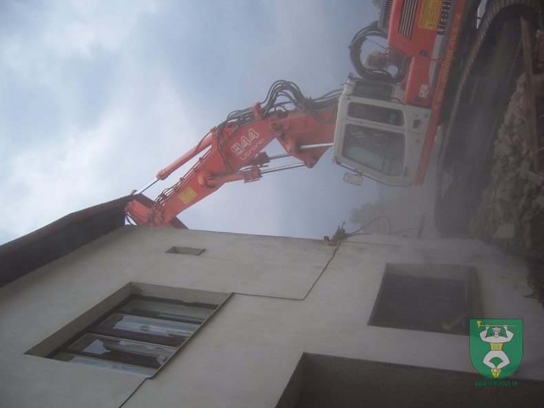 Búranie požiarnej zbrojnice 58