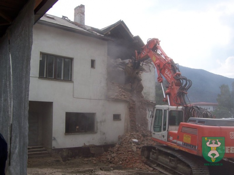 Búranie požiarnej zbrojnice 36