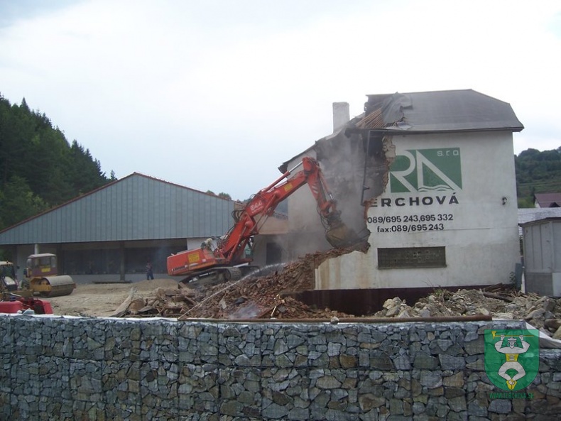 Búranie požiarnej zbrojnice 56