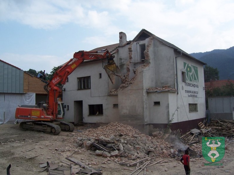 Búranie požiarnej zbrojnice 52