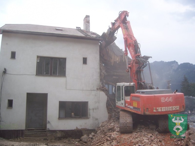 Búranie požiarnej zbrojnice 59