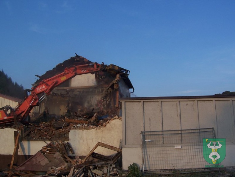 Búranie požiarnej zbrojnice 98