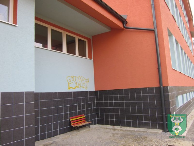 Poškodenie fasády MŠ 1
