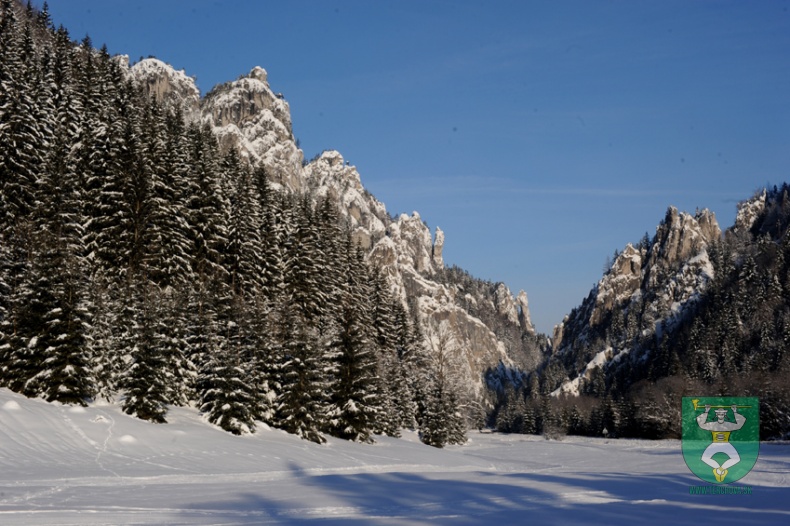 Terchovú prikryla biela perina