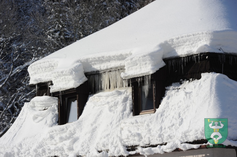 Terchovú prikryla biela perina-9