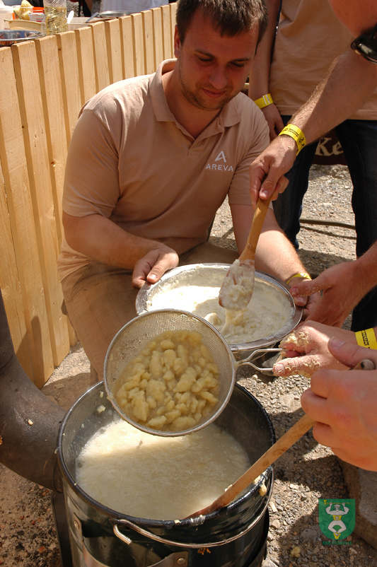 MS vo varení a jedení bryndzových halušiek 2012-8