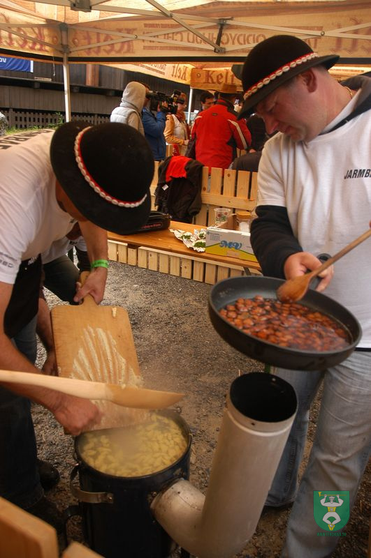 MS vo varení a jedení bryndzových halušiek-8